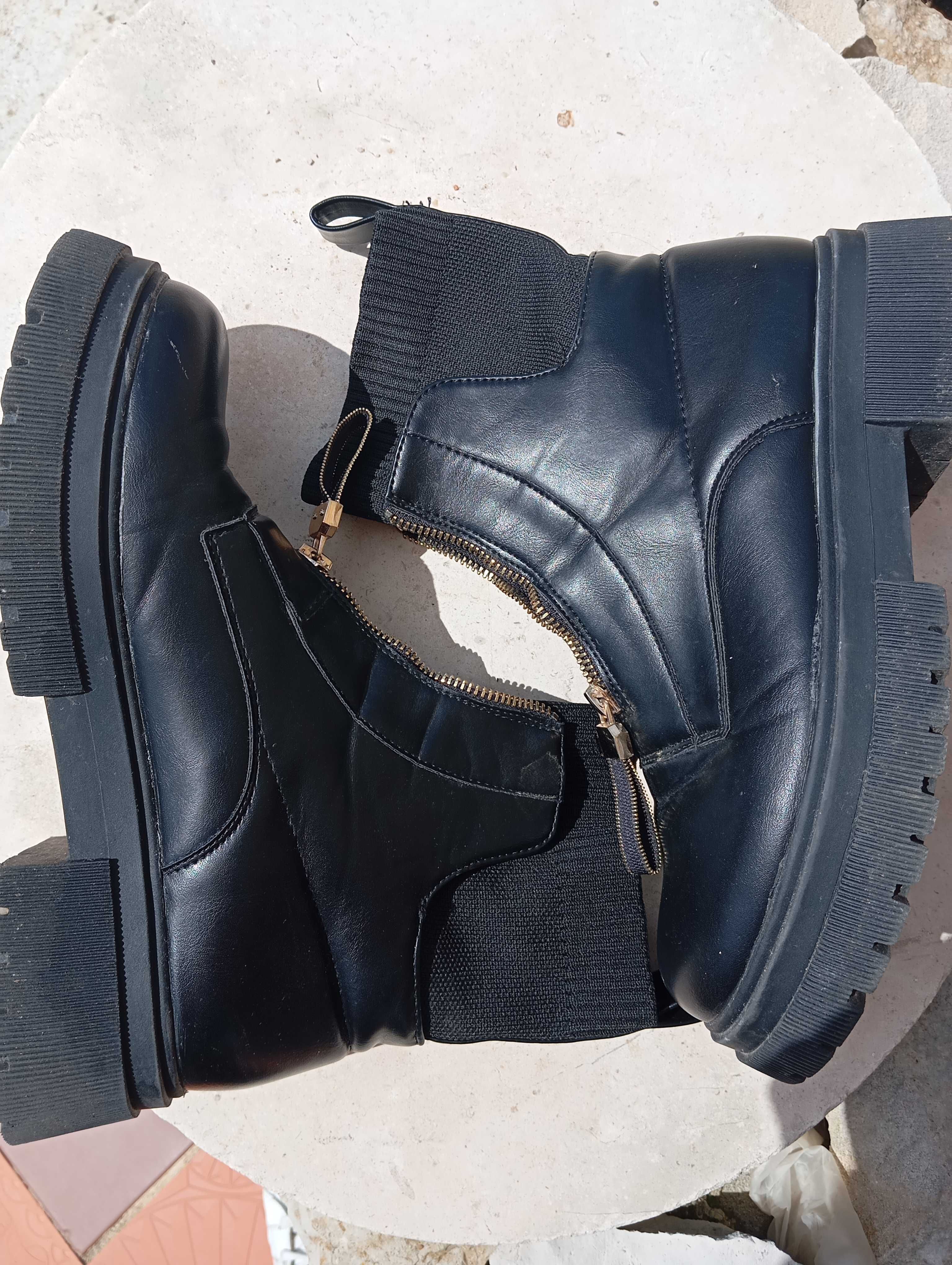 Botas pretas senhora