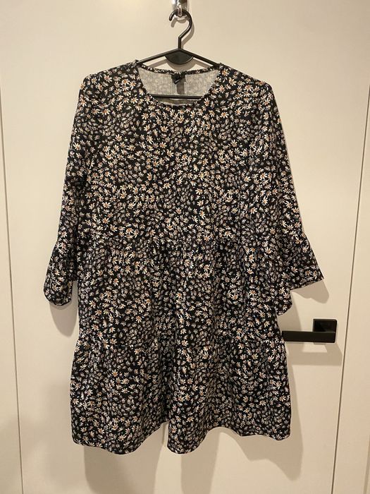 Luźna sukienka w kwiaty