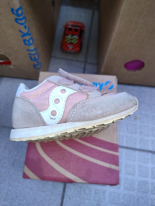 Продаю диче взуття.