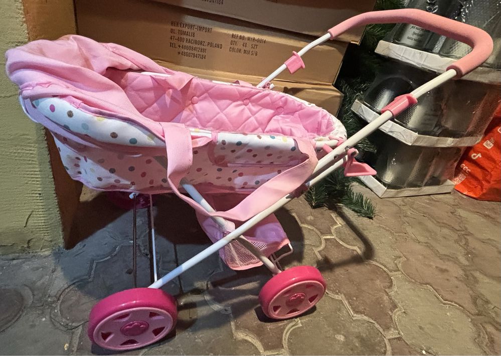 Wózek zabawkowy z lalka