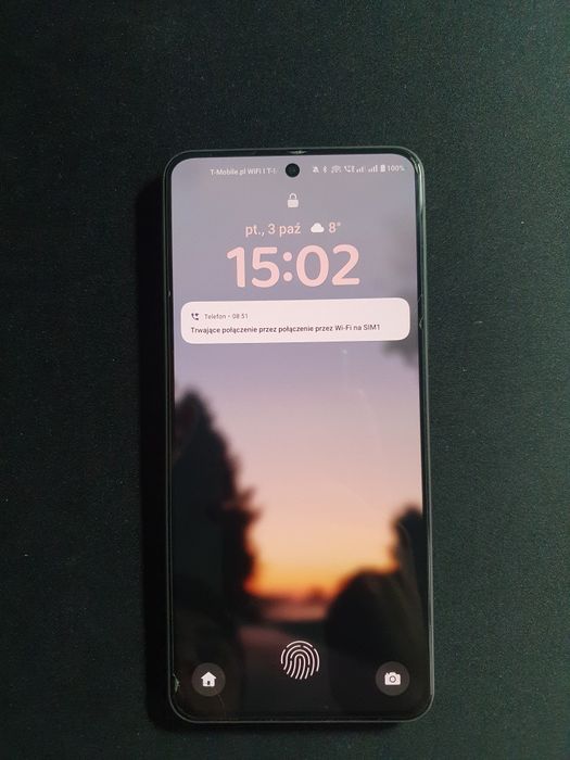 OnePlus Nord 4 + kostka z ładowarką.