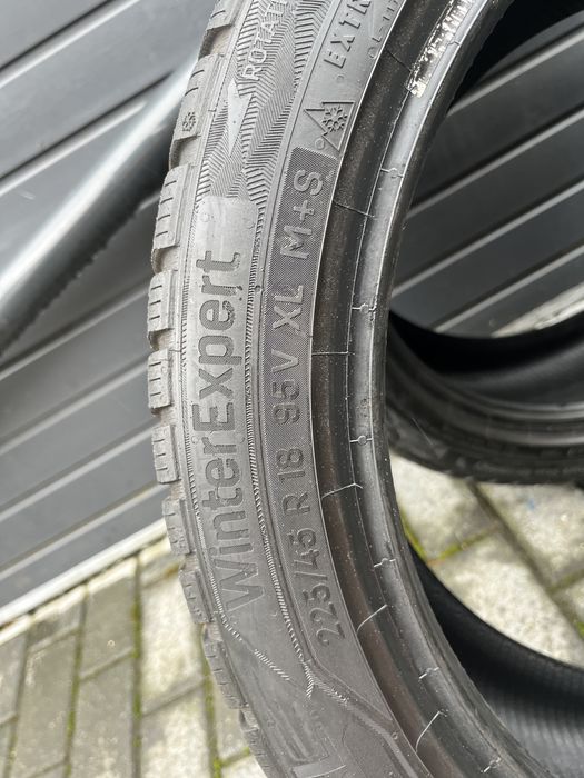 Opona 225/45/18  95v XL  M+S Zimowa Uniroyal Winter Expert.