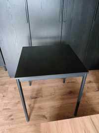 Stół kwadratowy w kolorze czarnym
