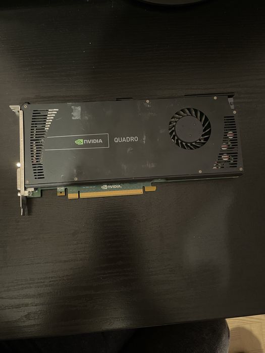 відеокарта NVIDIA Quadro 4000 : 2 ГБ GDDR5. PCI Express 2.0 x16