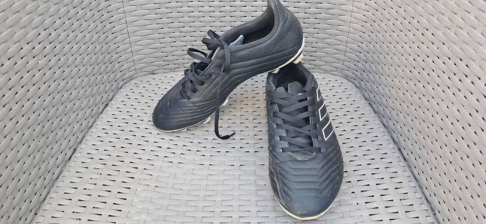 Футбольні бутци, сороконіжки та щитки. За деталями в особисті.