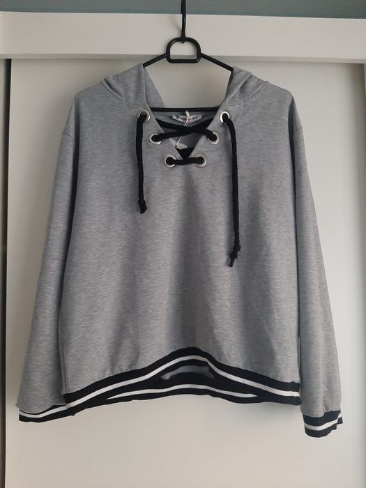 Szara bluza z kapturem