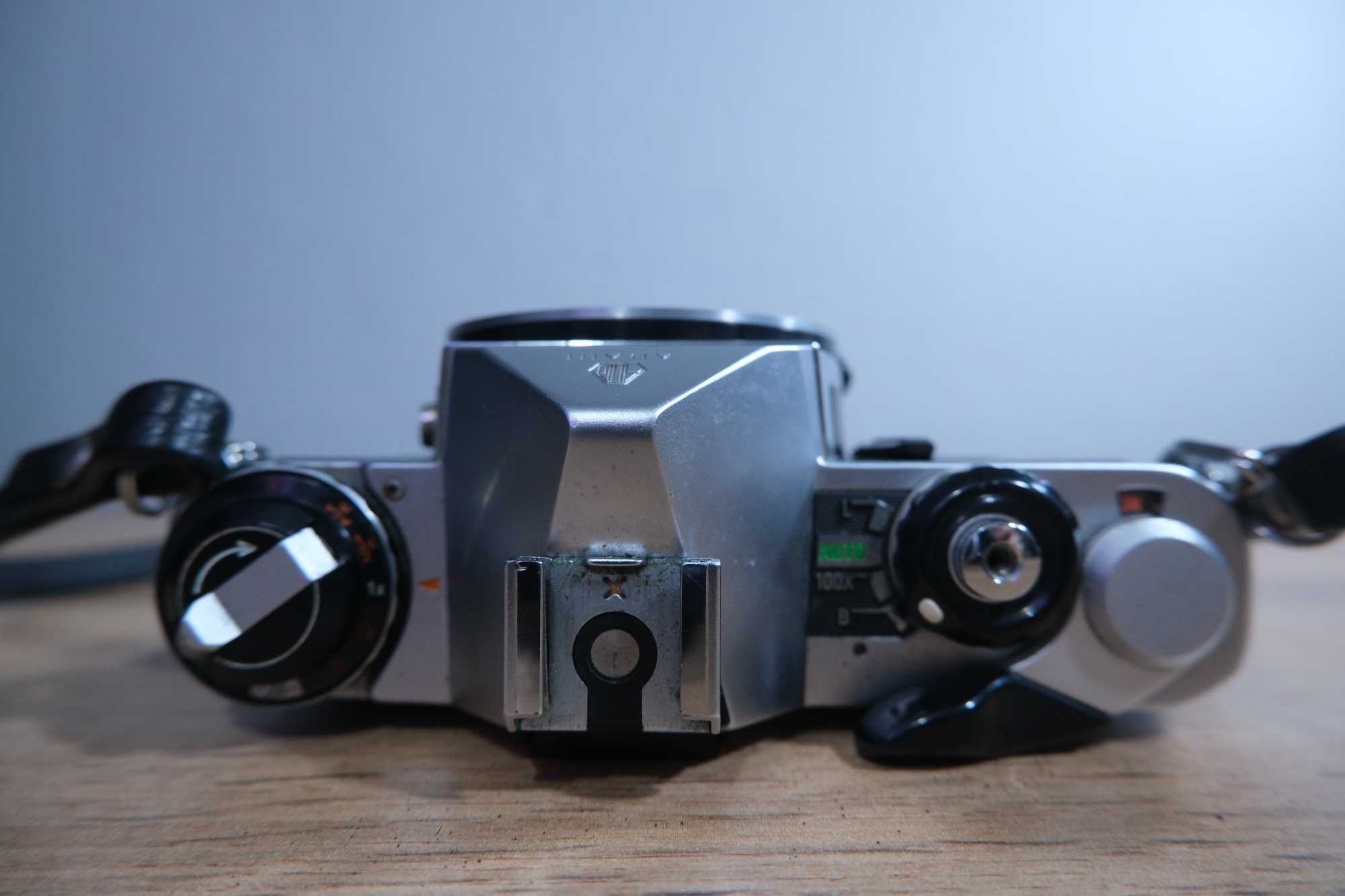 Pentax ME z obiektywem Cosina MC Cosinon-W 24mm f/2.8, aparat na film