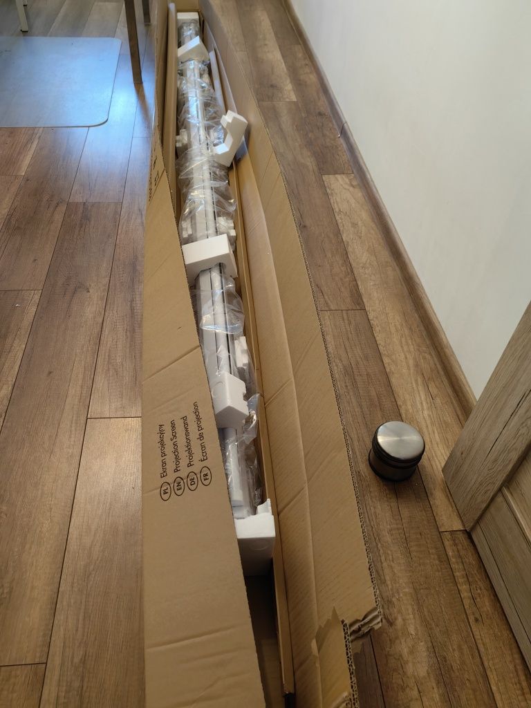 Ekran pod projektor sufitowy ścienny Avtek 250cm.