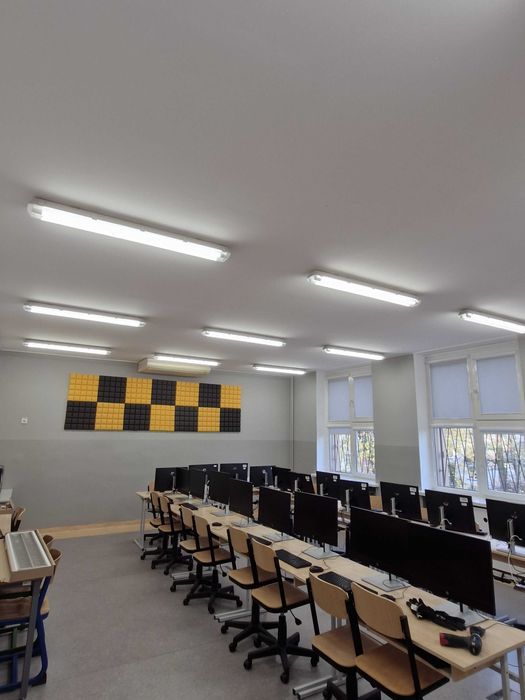 Oprawy lampu oświetleniowe LENA ze świetlówkami LED