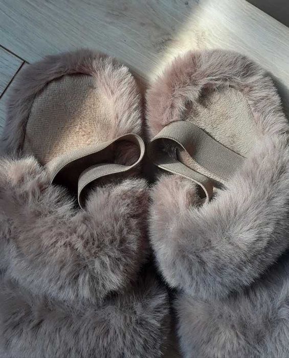 Śliczne futrzane puszyste kapcie klapki brązowe r 38