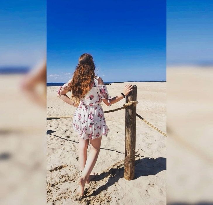 Biała sukienka mini w kwiaty