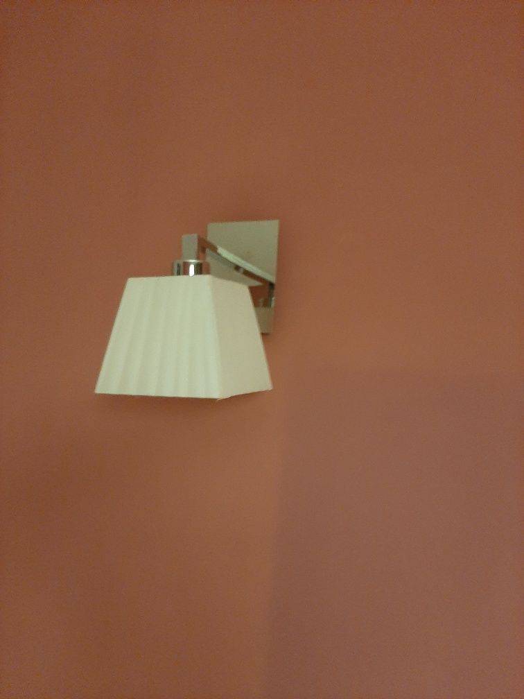Biała Lampa wisząca  z chrom do sypialni. W cenie 2Kinkiety