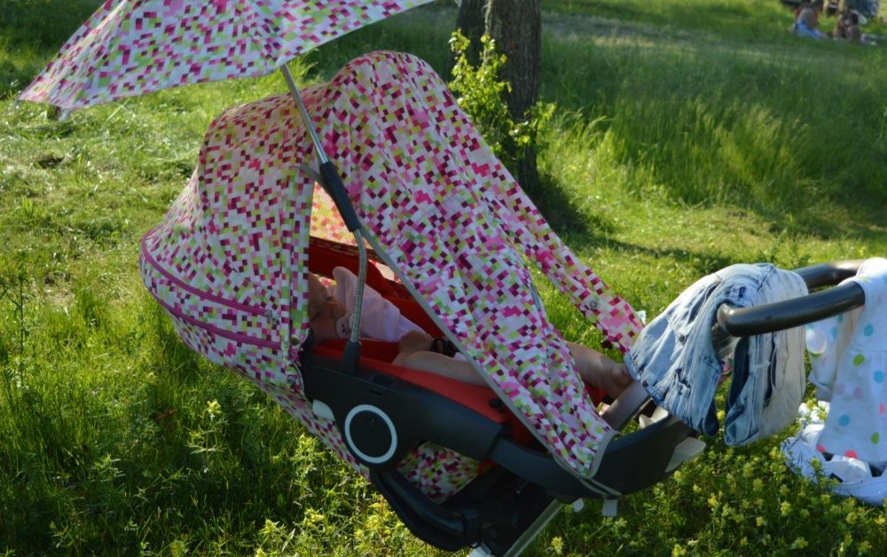 Стильная и удобная коляска Stokke