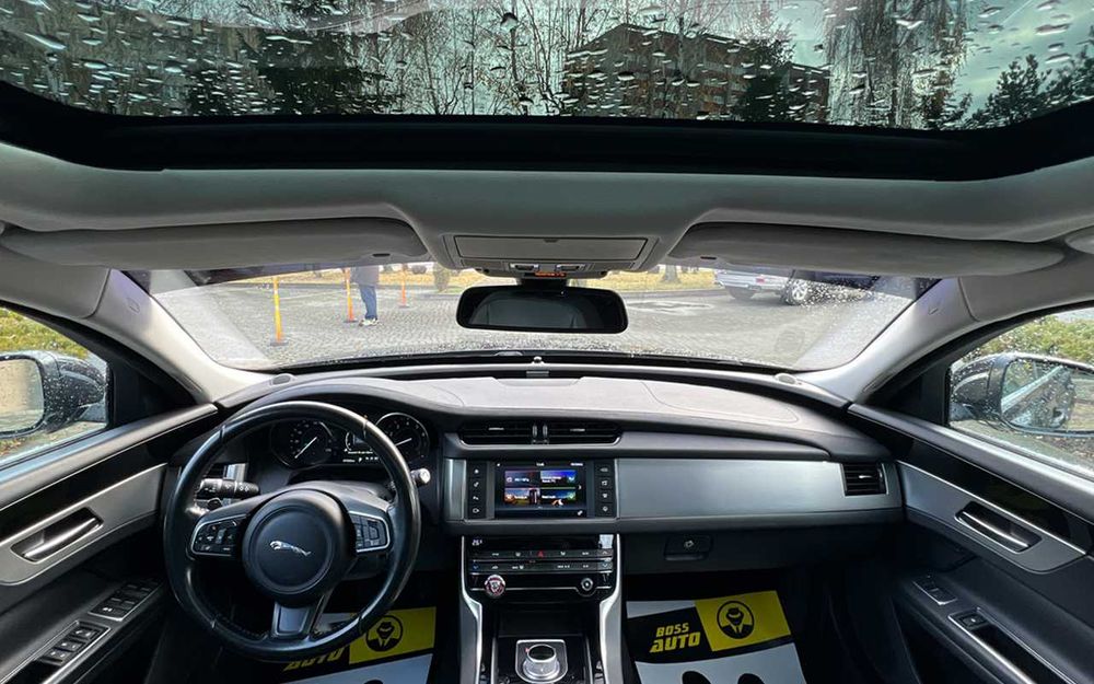 Jaguar XF 2015 рік