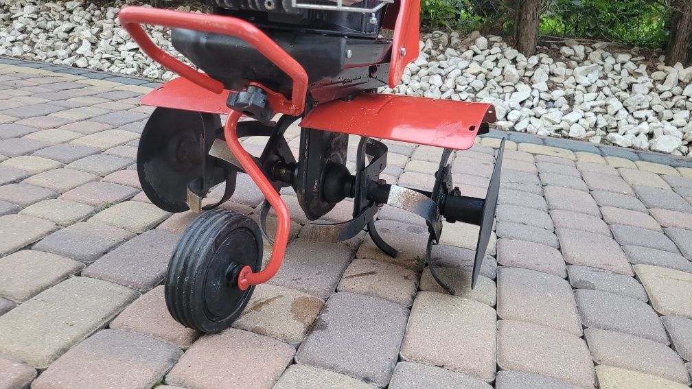 Niemiecka Glebogryzarka BRIGGS&STRATTON 4KM
STAN bdb 100% sprawna