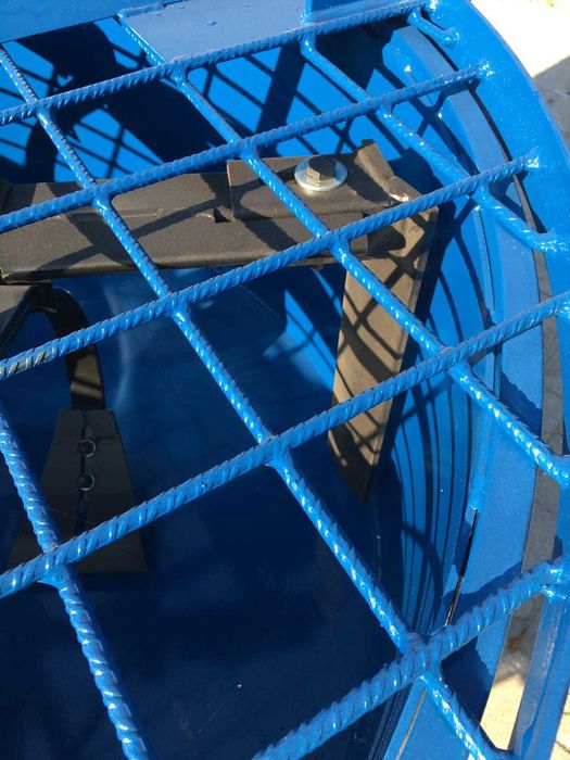 Elektryczna betoniarka planetarna 600L osłony zgarniacz boczny.