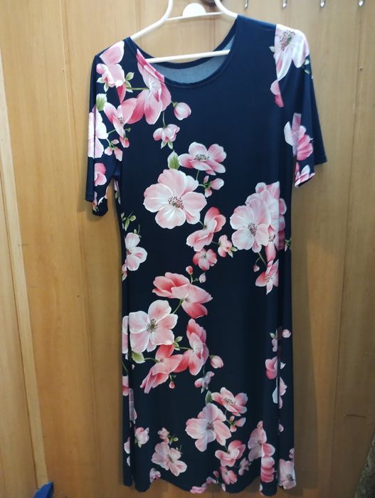 Sukienka dłuższa 44/46 granat plus kwiaty