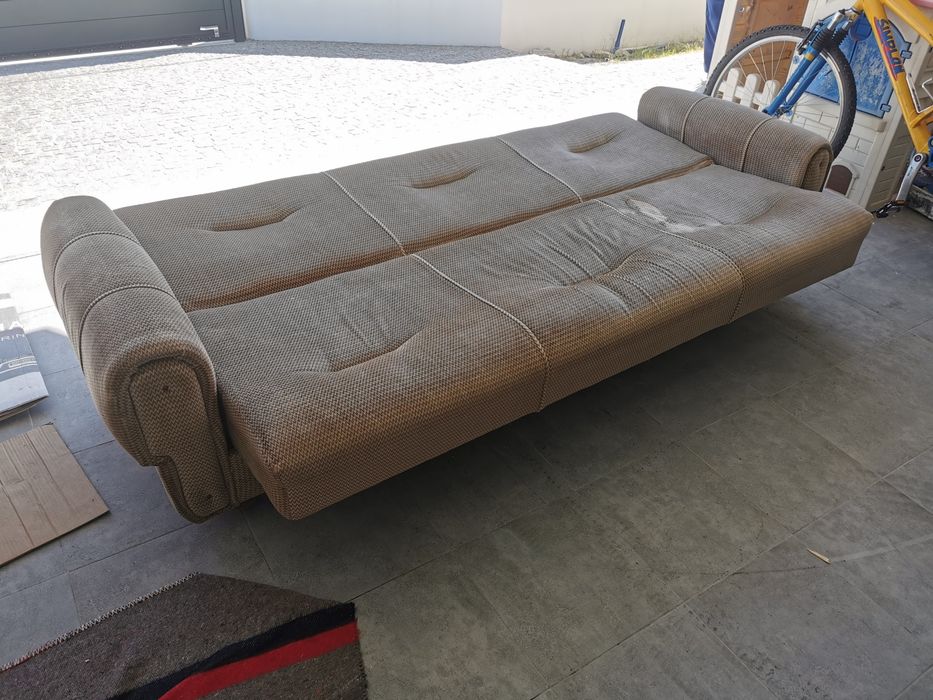 Sofá cama c/manta incluído