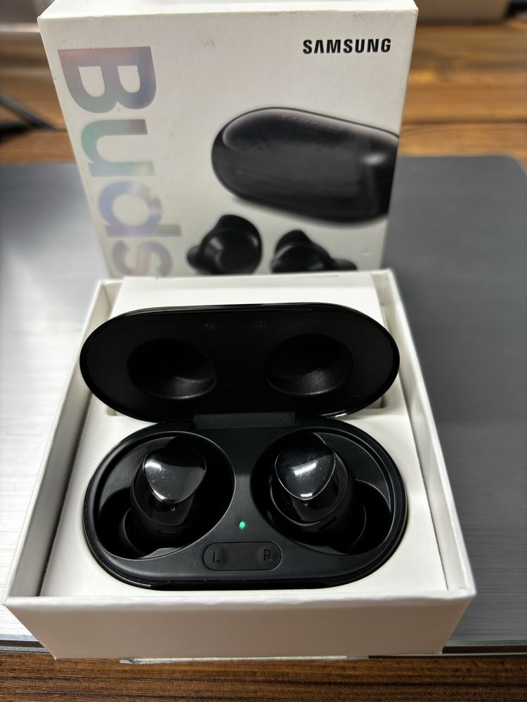 Продам навушники Samsung galaxy Buds+