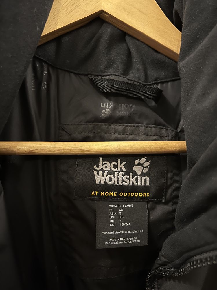 Пуховик Jack Wolfskin жіночий