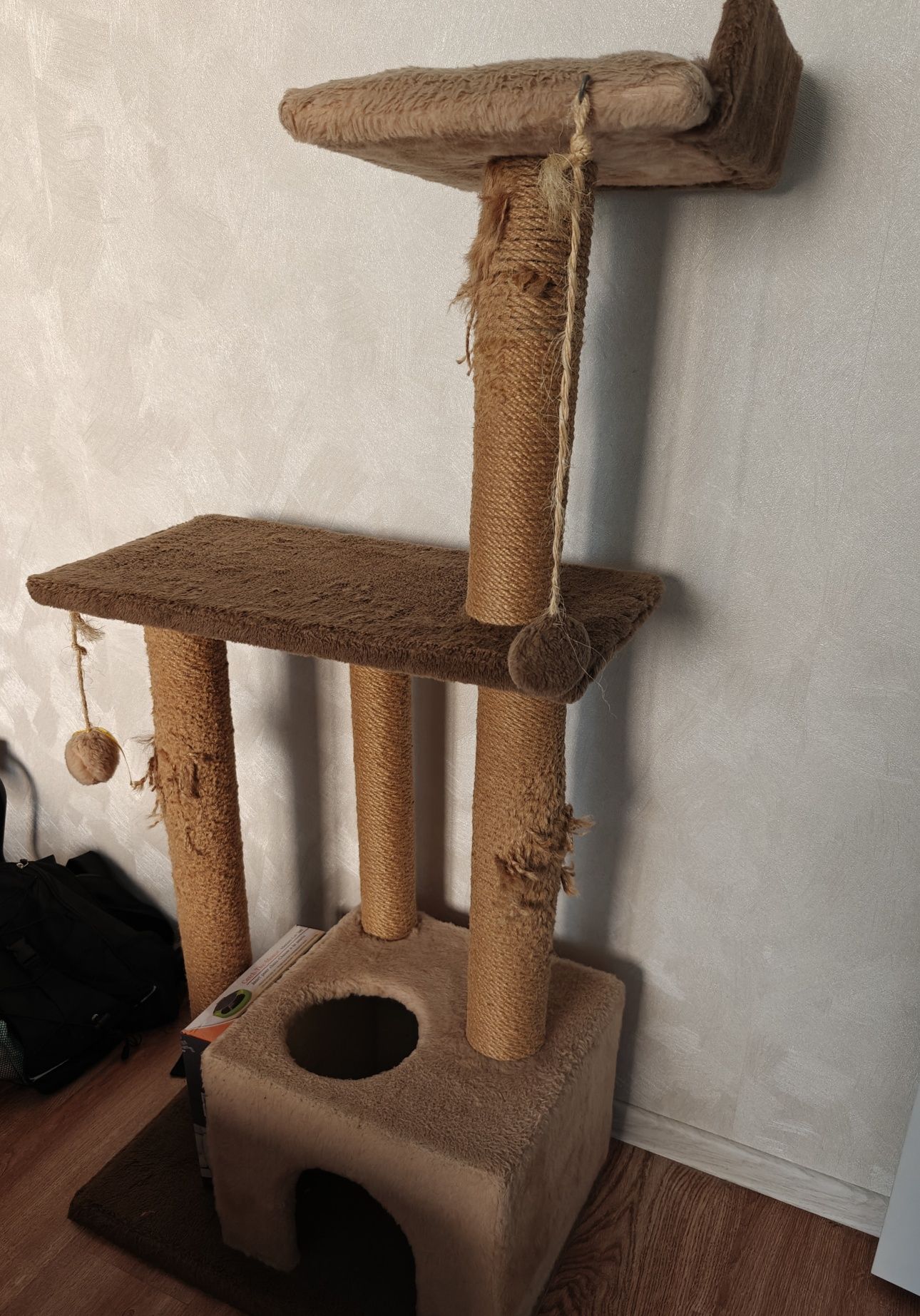 Дом для кота, когтеточка