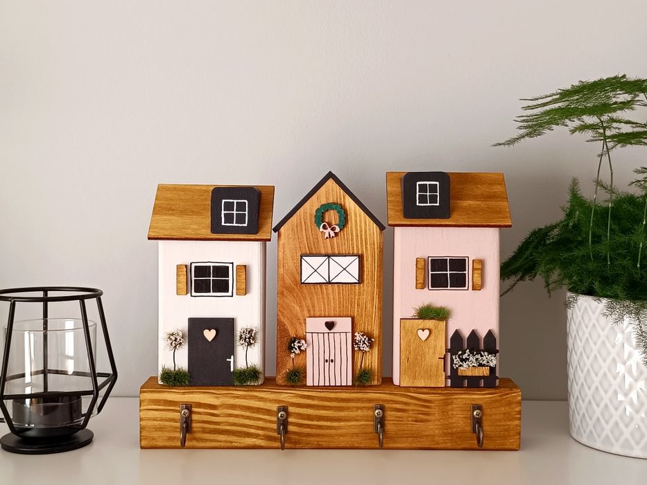 Wieszak na klucze domki drewniane domki pastelowe