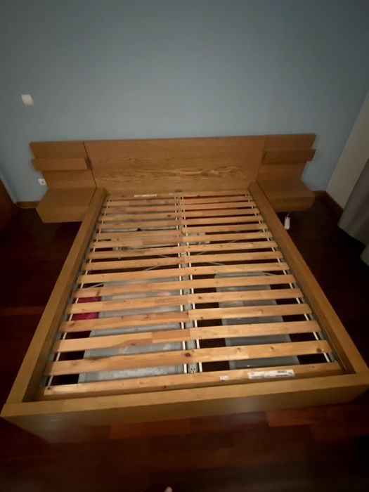 Cama + mesinhas de cabeceira + cómoda MALM