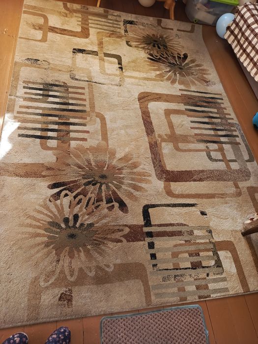 Dywan beżowo-brązowy