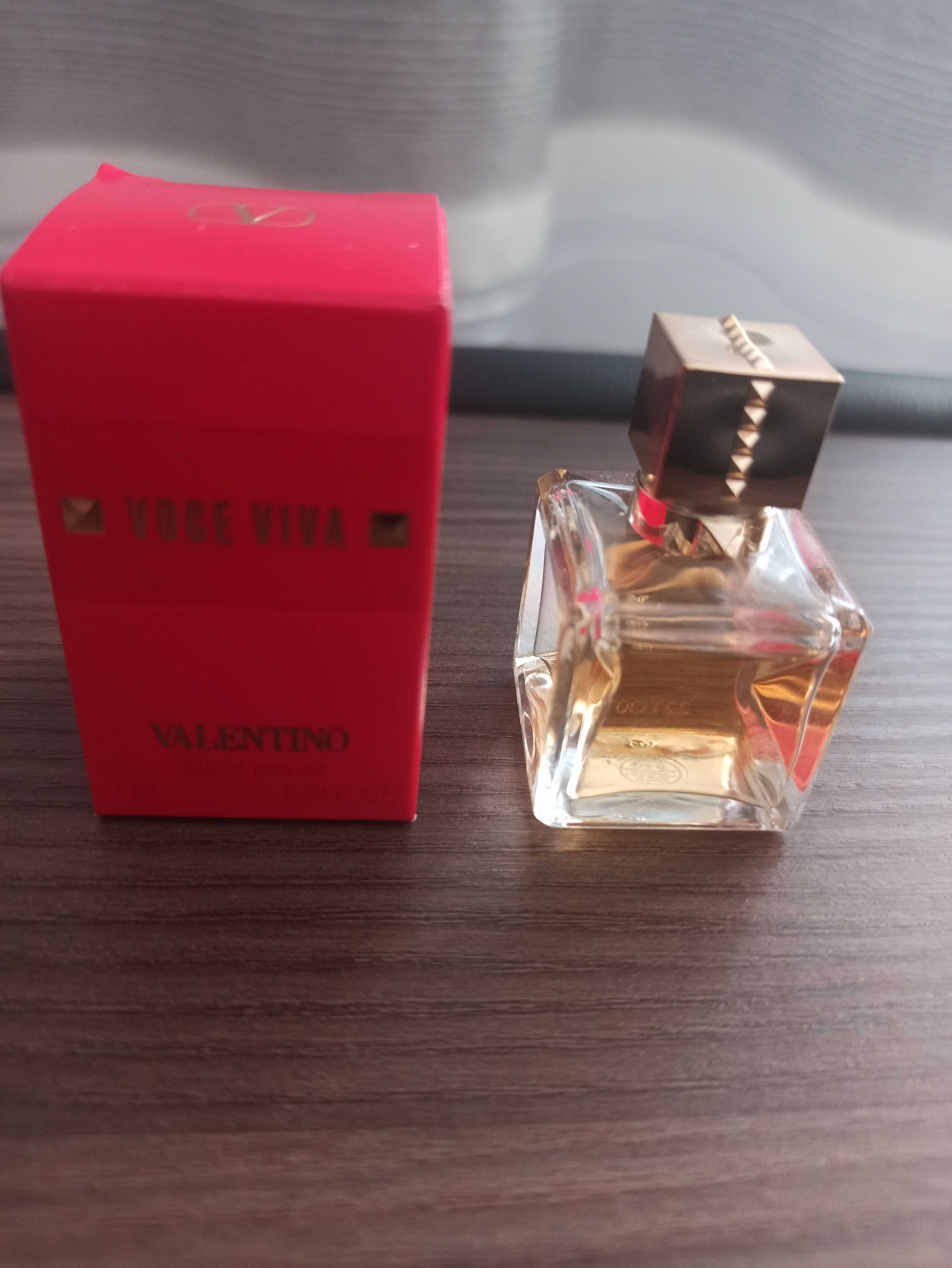 Sprzedam wodę perfumowana 7 ml Valentino Voce Viva