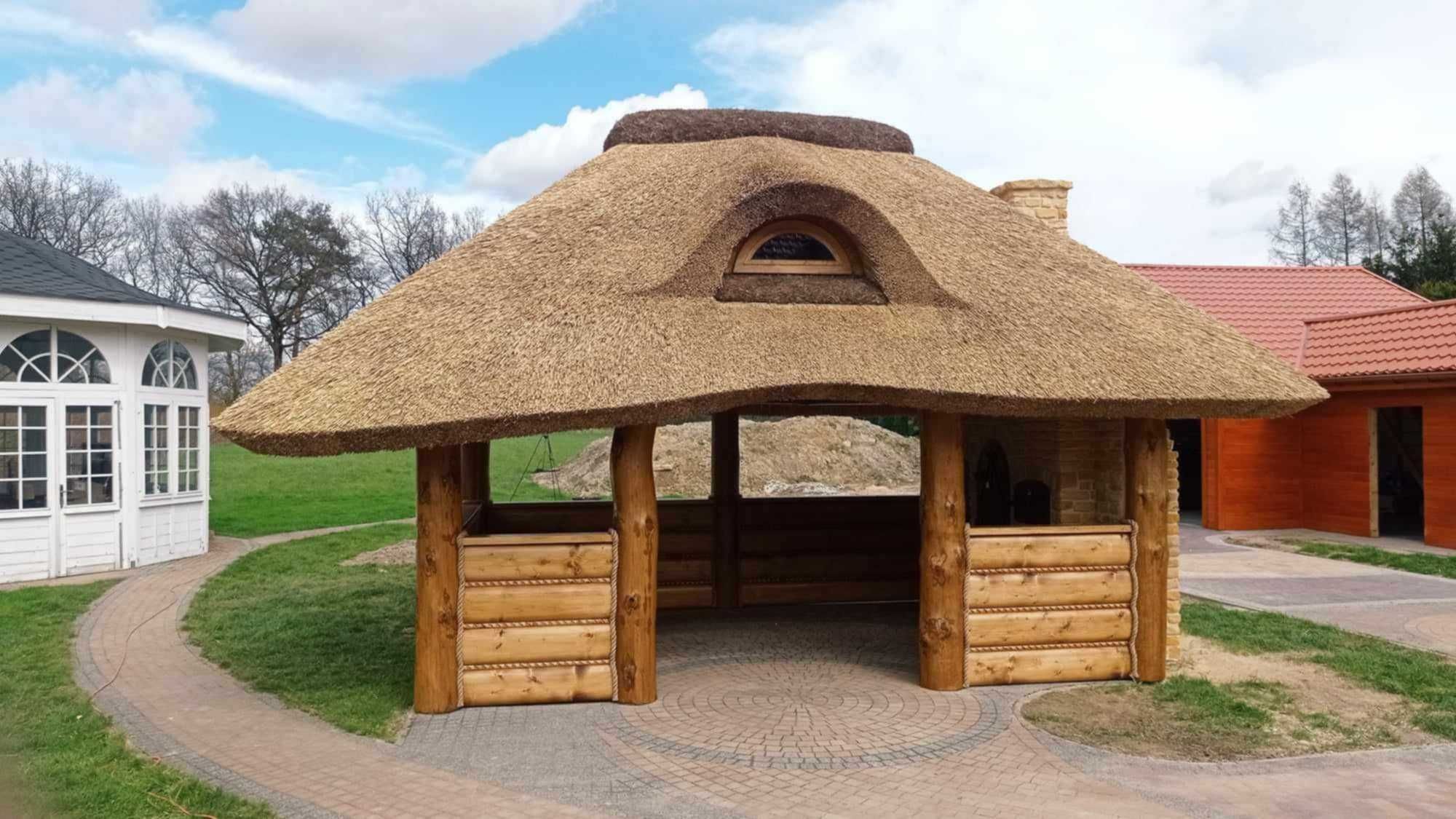 #altana #ogród #meble #trzcina #dach #relaks #grill #huśtawka #bal