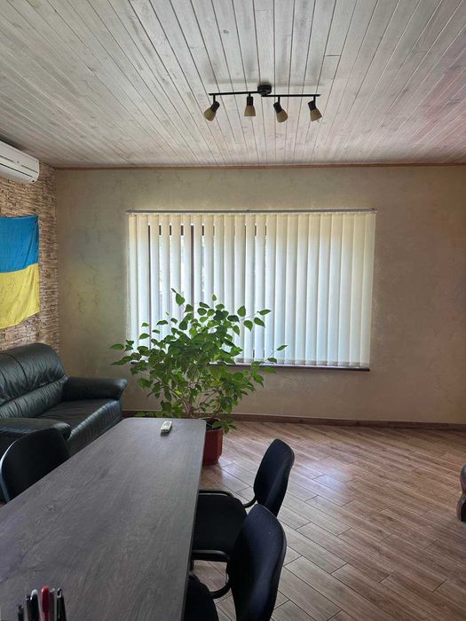 Бориспіль.Окрема офісна, двохповерхова будівля 80кв.м
