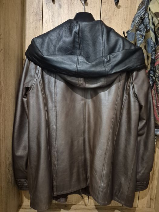 Куртка жіноча шкіряна з капюшоном