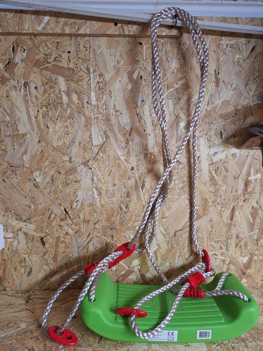 Nowa huśtawka ogrodowa dla dzieci zielona