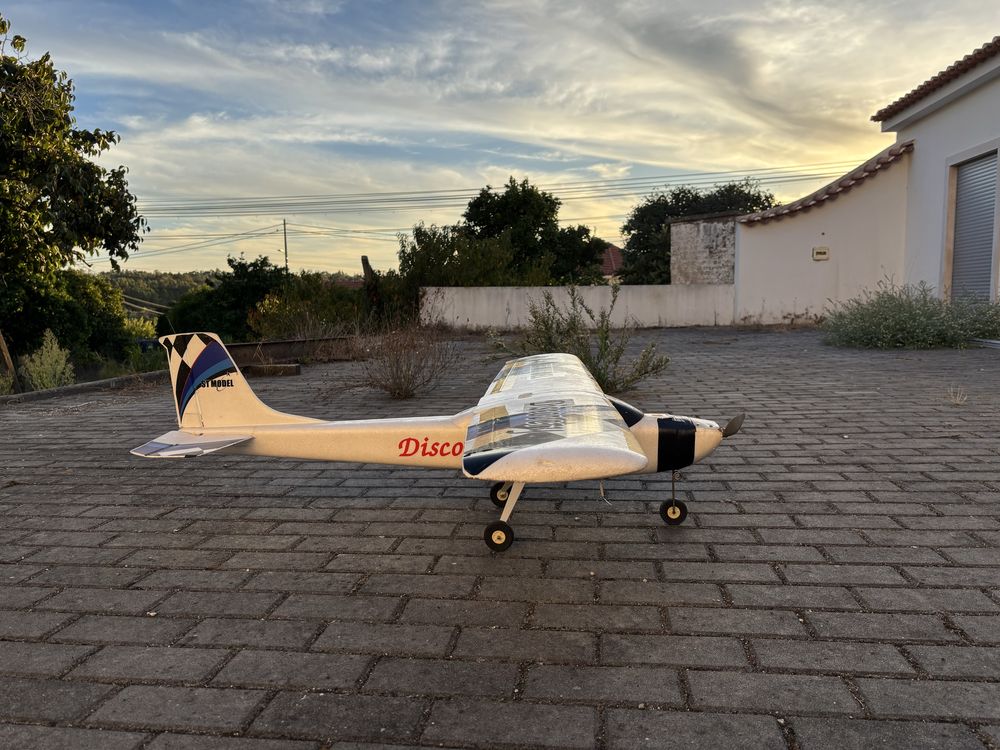 Avião Telecomandado ST model