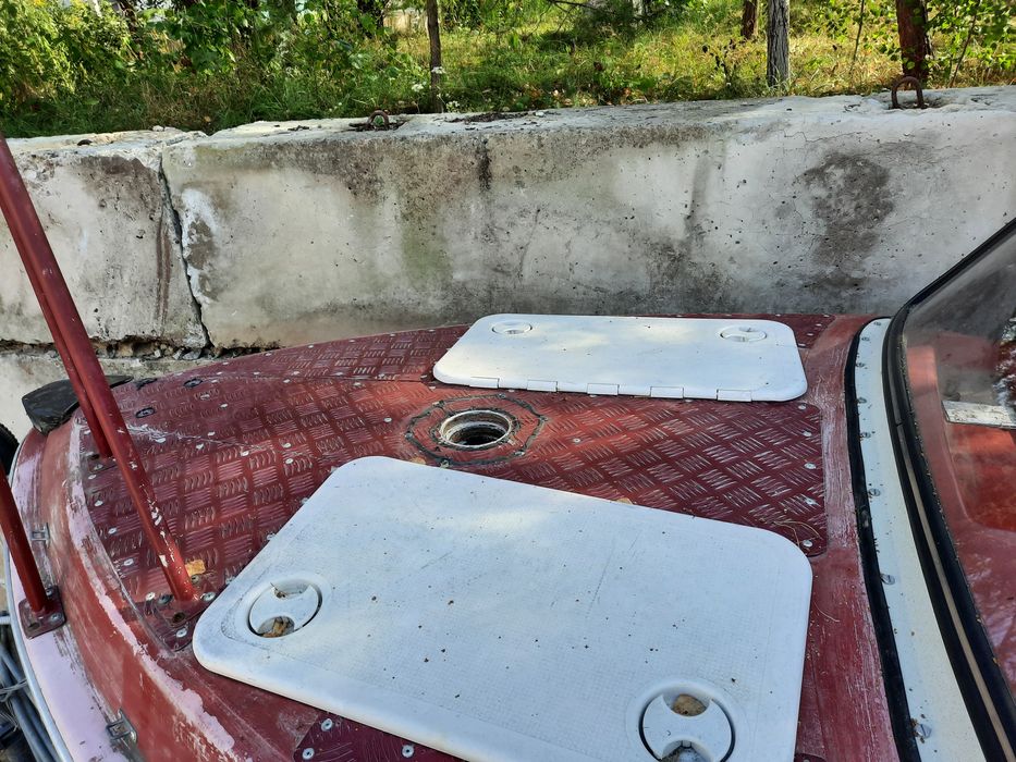 Лодка пластиковая