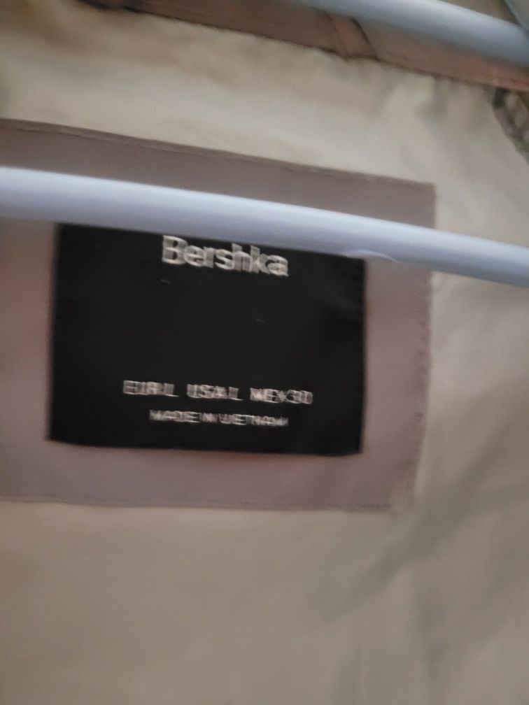 Ветровка светооражающая Bershka