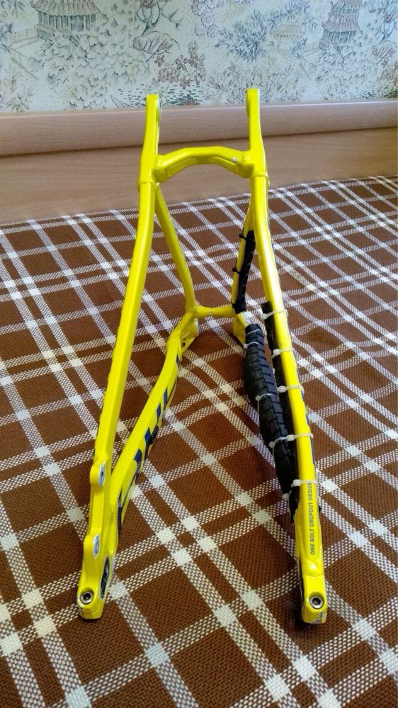 Rama MONDRAKER SUMMUM PRO 27.5" 2016 YELLOW / BLUE (downhill, enduro)