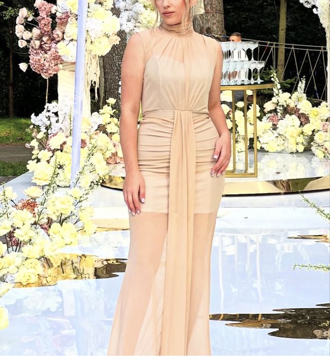 Вишукане жіноче плаття