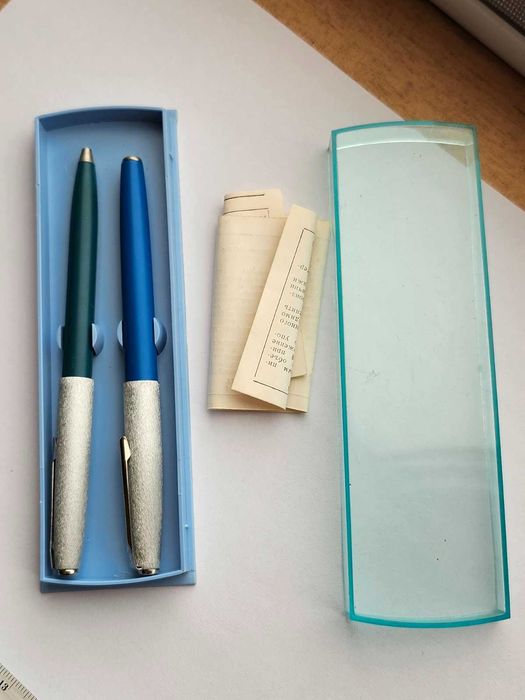 Набор ручек одна перьевая одна шариковая ссср 1981 год