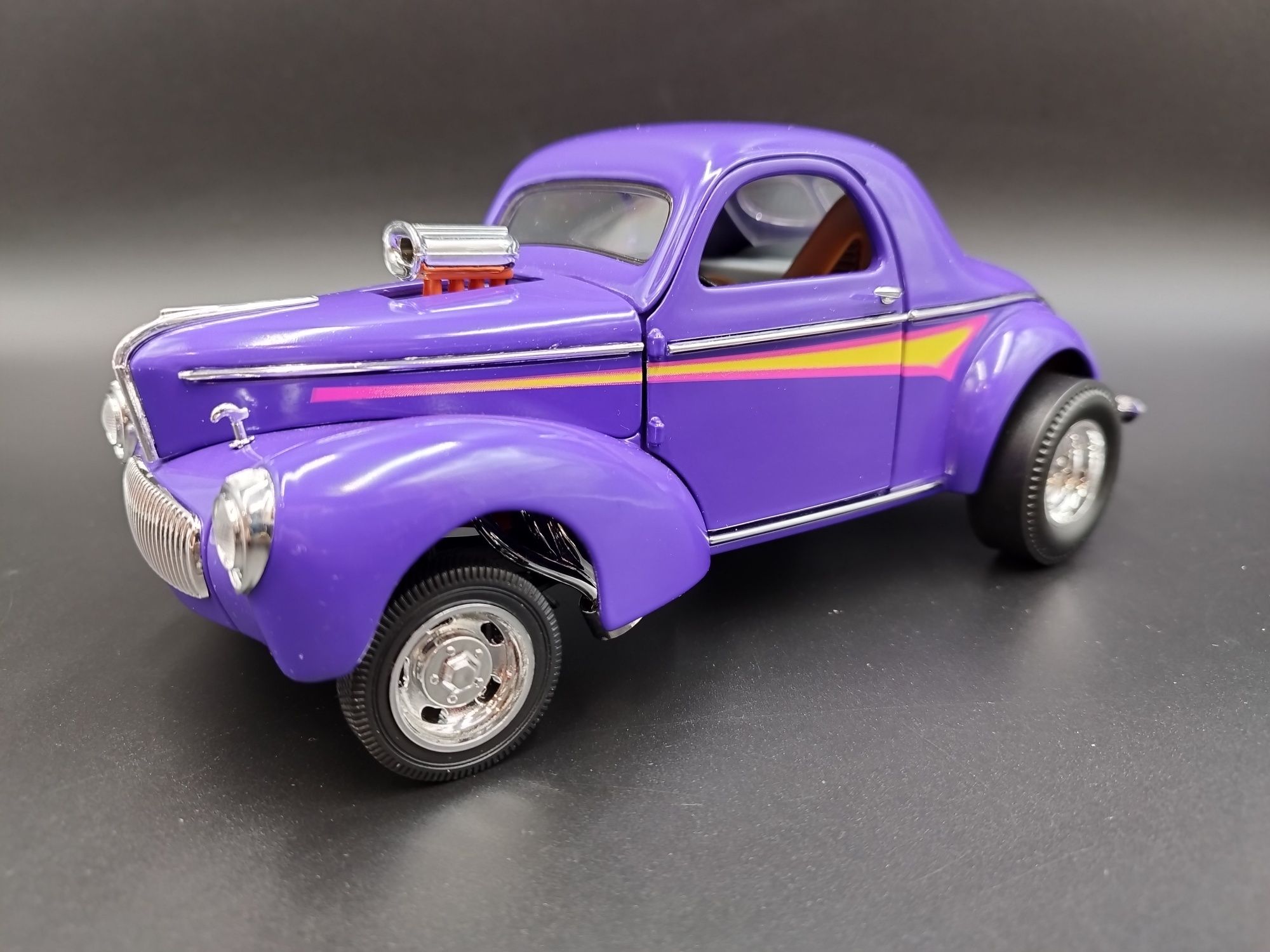 1:18 Road Legends 1941 Willys Coupe model nowy