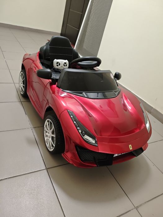 Продам машину на аккумуляторі M4700EBLRS-3