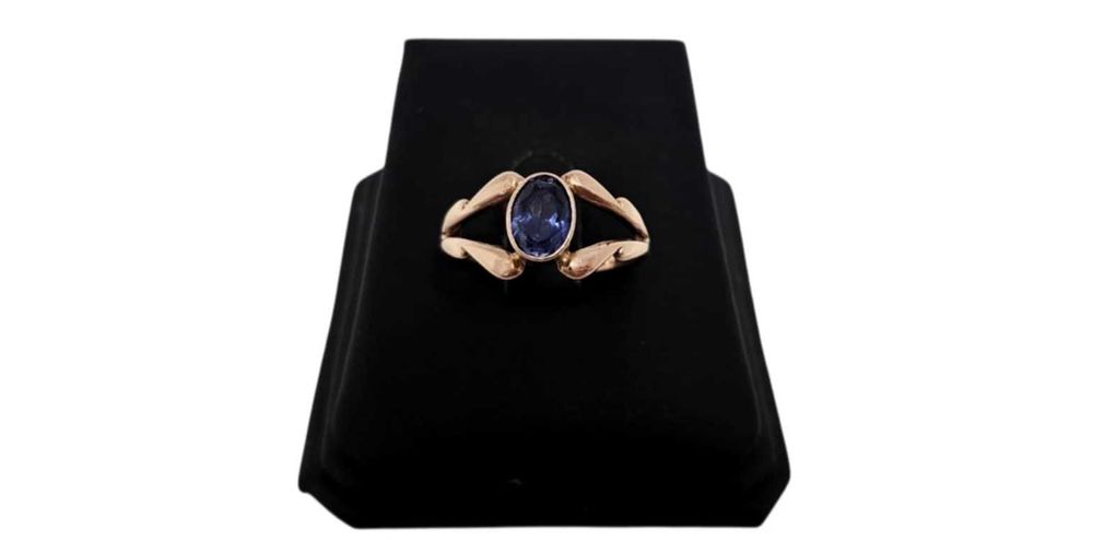 Złoty pierścionek pr.585 rozmiar : 24 3,95 gram