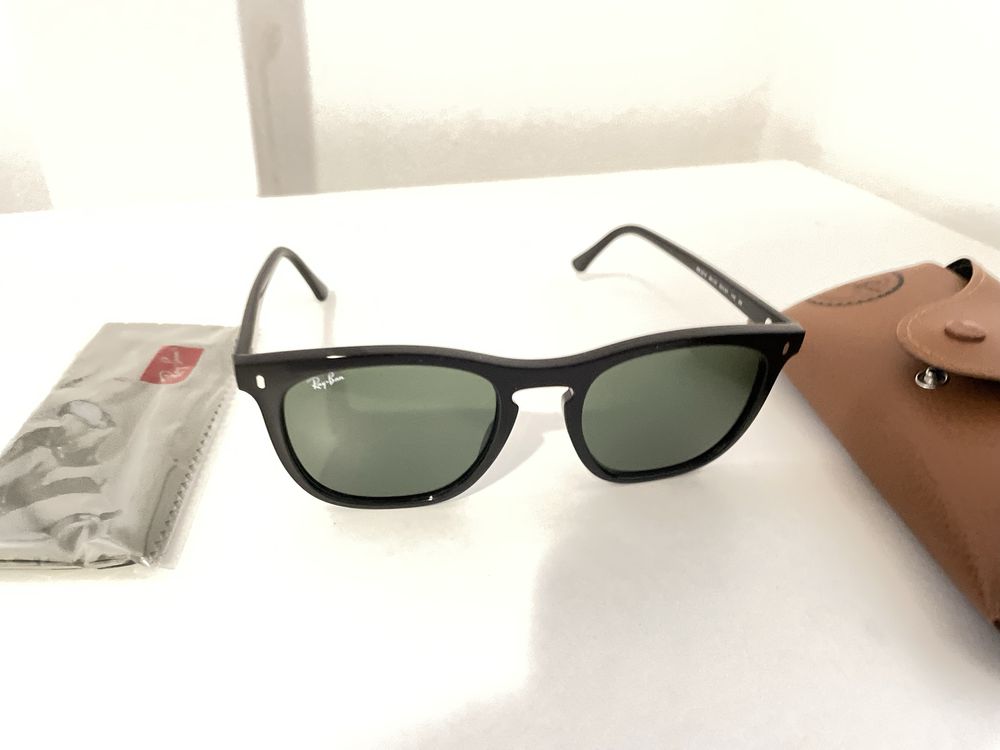 Oculos de sol rayban nunca usado.