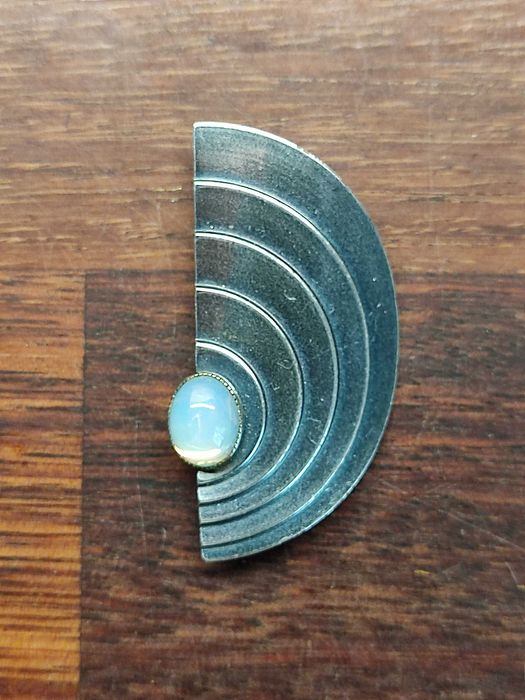 Geometryczna broszka z opalitem półokrąg modernizm retro vintage