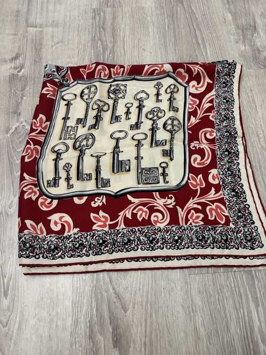 Платки Dior. Givenchy