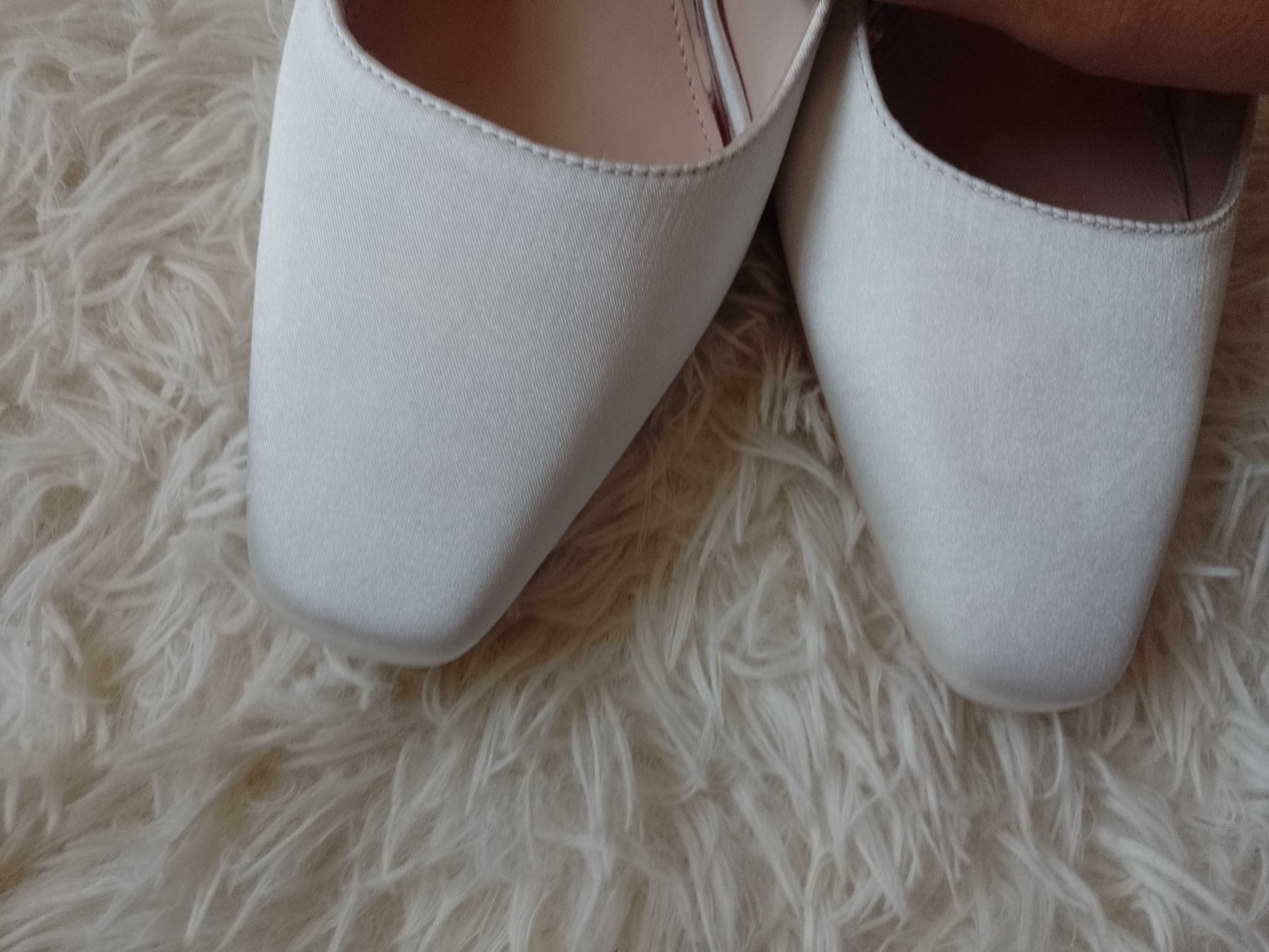 (42) BeMine/ Białe czółenka z odkrytą piętą z Londynu, NOWE