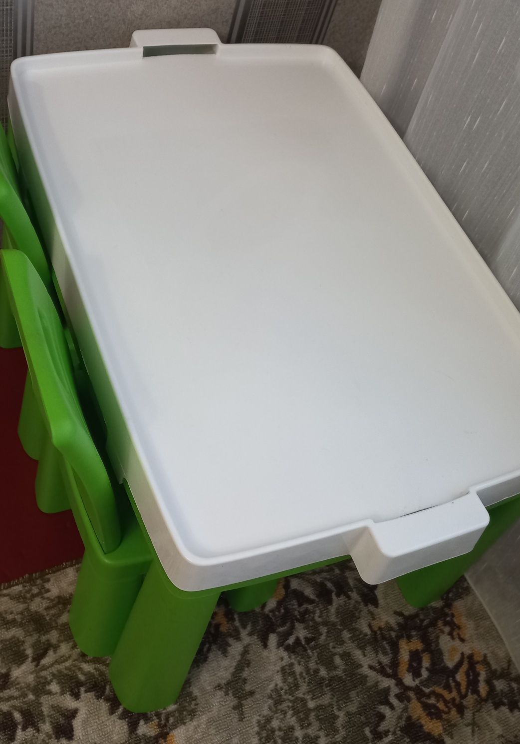 Дитячий стіл + 2 стільчики