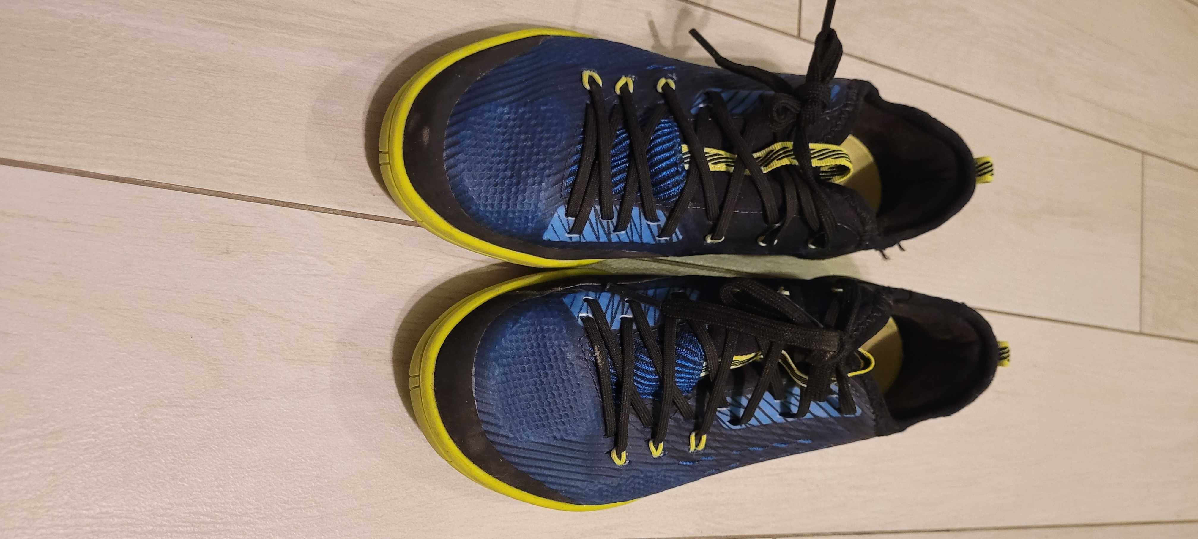 Buty halowe do piłki nożnej Imviso GINKA 900 firmy Kipsta rozmiar 34