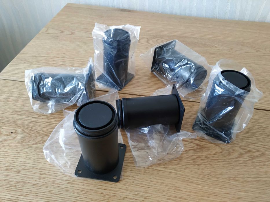 Меблеві ніжки h=100 мм з можливістю регулювання.