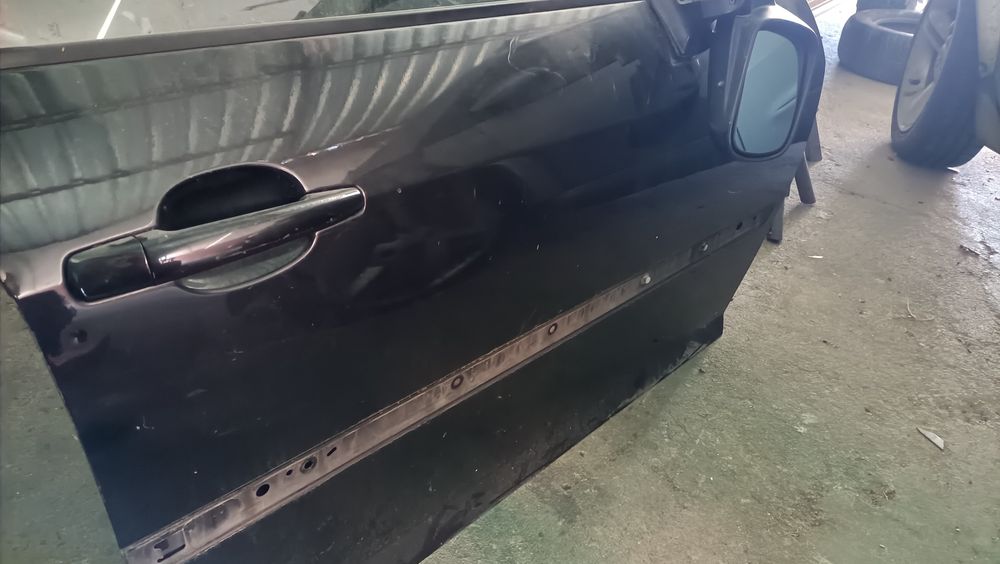 Peugeot 407 Sw e carro.  Porta frente direita